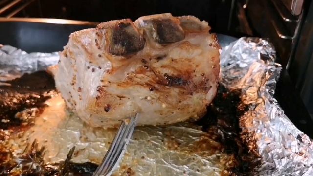 ПОЛЯДВИЦЯ ЗАПЕЧЕНА В ДУХОВЦІ / КАРЕ ІЗ СВИНИНИ з овочами. смотреть онлайн