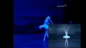 Молодая солистка Большого театра Волочкова и 40-летняя Лопаткина. (Лебедь - Захарова)