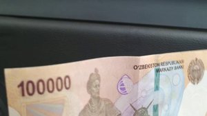 Узбекские деньги - сумы, новая купюра в 100000 сум