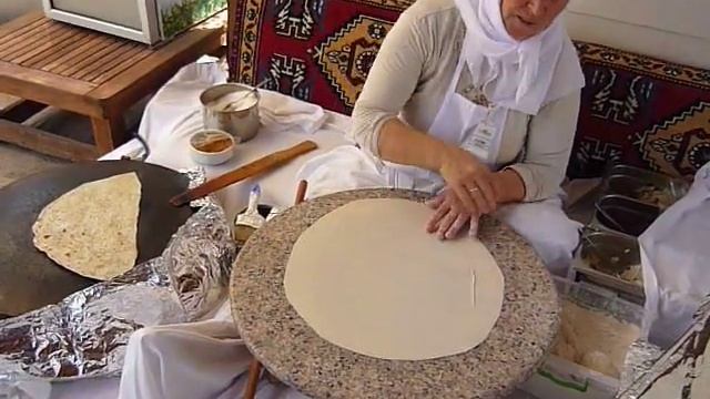 Гёзлеме - Турецкая Лепешка / Gözleme - Turkish Hand Made Pastry