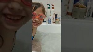 Русалка в ванной...или "дай мне купальник, я представлю, что на море"