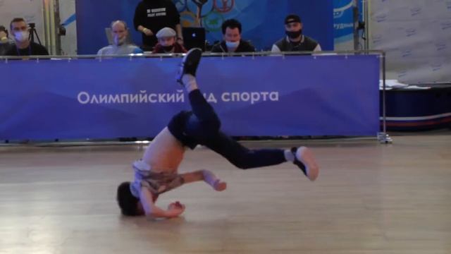 semifinal 11-13 bboy Maks ON vs Движок - брейкданс чемпионат г.Долгопрудный 2021 смотреть онлайн