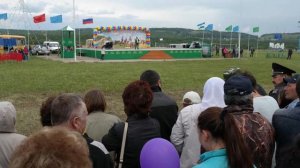 Сабантуй в Стерлибаше. Поют Ахмеровы.