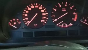 BMW в движении зависают обороты двигателя