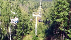 Абзаково, спуск с горы на канатной дороге горно-лыжного центра (16.08.2014)