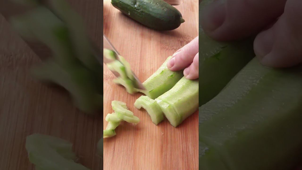 Салат из СССР ДАЛЬНЕВОСТОЧНЫЙ с кальмарами. #хорошийвкус #shortvideo #салат смотреть онлайн