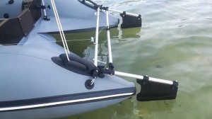 Спуск катамарана с рулевым управлением и педальным приводом на воду
?⛵?⛵??