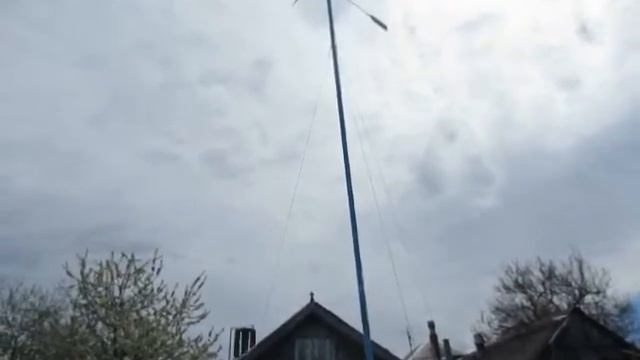 Сделали мачту по горизонтальный ветрогенератор из автогенератора