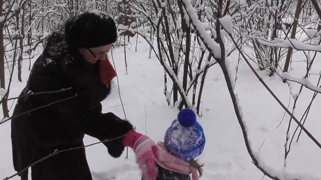 Айбашевы в зимнем лесу, Анюза и Ирина с Евой в Жуковском смотреть онлайн