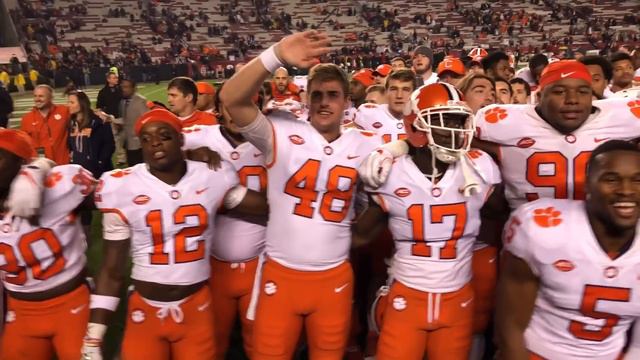 TigerNet: Clemson 34 SC 10: Tigers celebrate win with alma mater смотреть онлайн