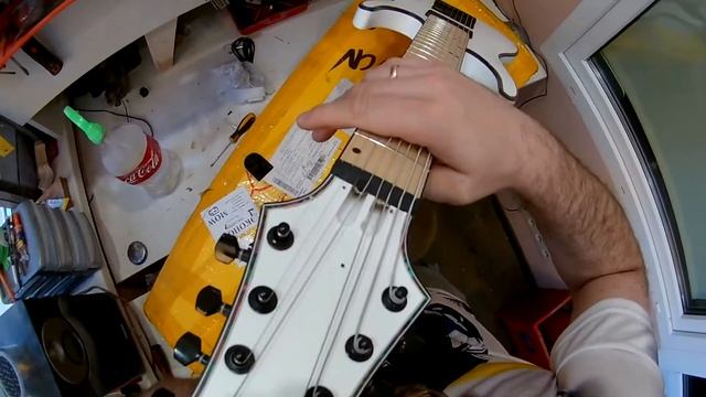 Распаковка 8-струнной гитары из Китая смотреть онлайн