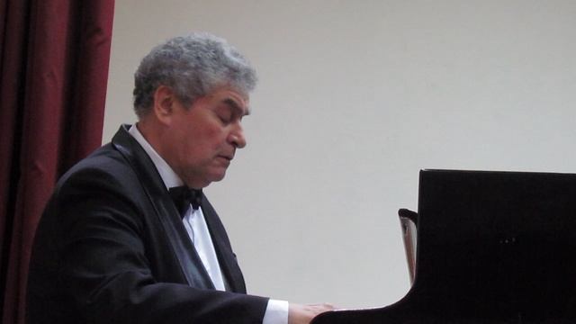 играет юрий трепов
