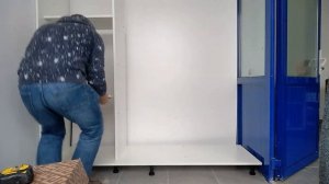 Как собрать шкаф с минимальными зазорами в плотную к стене. Применение стяжки Rafix.