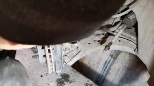Kia spectra замена стойки, шаровой и рулевого.