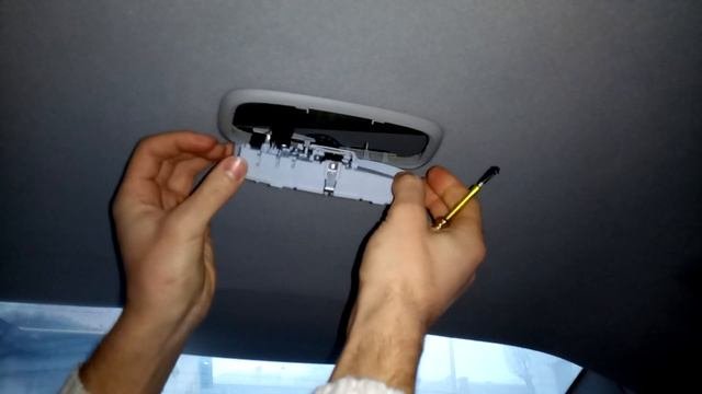 Ford Focus 2 замена лампочки или плафона на заднем сиденье