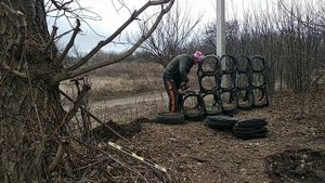 как правильно сделать забор из шин