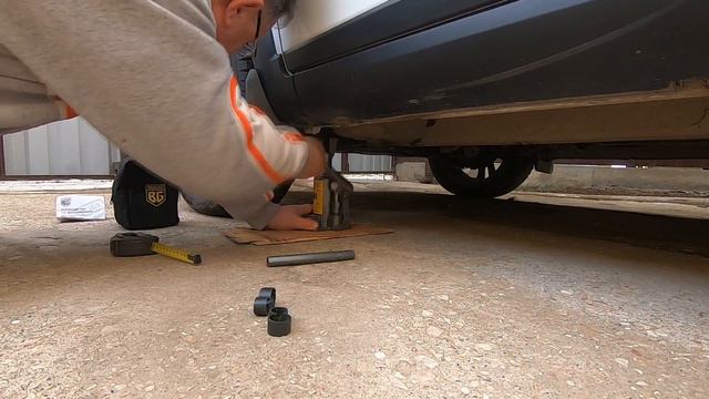 Lada Vesta SW Cross Домкрат Berger   проверка в работе