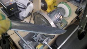 Видеообзор заточки ножа на станке Sharp Knife Expert M 500 в мастерской Центр Заточки