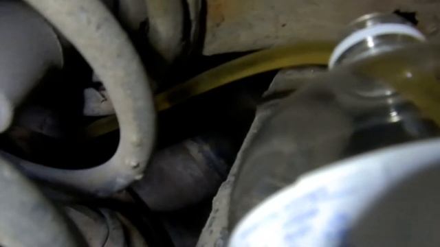 Как быстро поменять тормозную жидкость на Opel Astra G своими руками легко и просто. смотреть онлайн