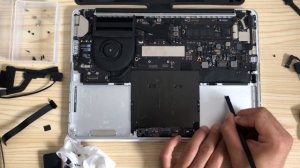 MacBook Pro 13" (early 2015) Speaker and Battery Replacement