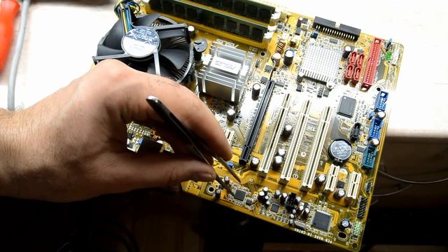 не включается компьютер, прыгает дежурка смотреть онлайн