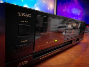 Винтажный аудиокассетный проигрыватель TEAC R-606X 1986 года выпуска