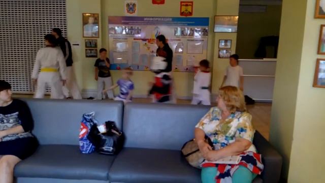 Тренировка в холле смотреть онлайн