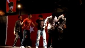 Танцуют турецкие мужчины /Turkish men dance .