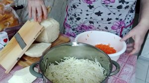 Сходила за продуктами и заквасила капусту