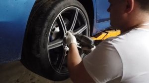 Замена задних колодок с датчиком на BMW M5 F10