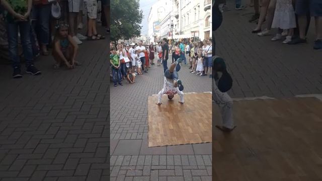 Танцоры в Старом Арбате(1) смотреть онлайн