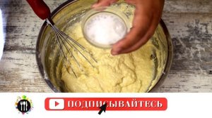 Дети не едят манную кашу? Приготовьте из нее оладушки.