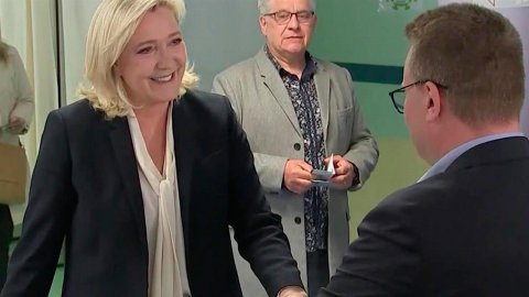 Франция выбирает президента - сегодня второй тур голосования