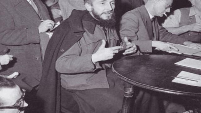 Saint Homme L'Abbé Pierre смотреть онлайн