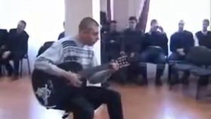 есть красивая одна девушка на земле песня под гитару