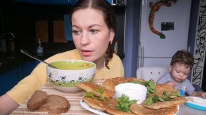 МУКБАНГ БОРЩ, ДРАНИКИ, СМЕТАНА/MUKBANG