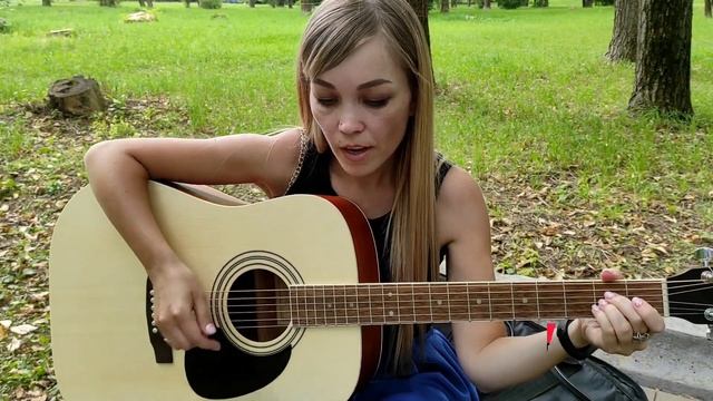 Левша на гитаре сделал наш день | Девушка и левша в парке у цирка |#музыкаструн #песнинагитаре