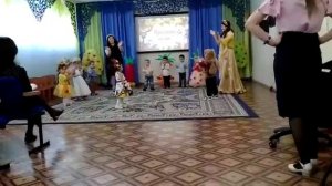 Танец малышей в детском саду. 2 часть