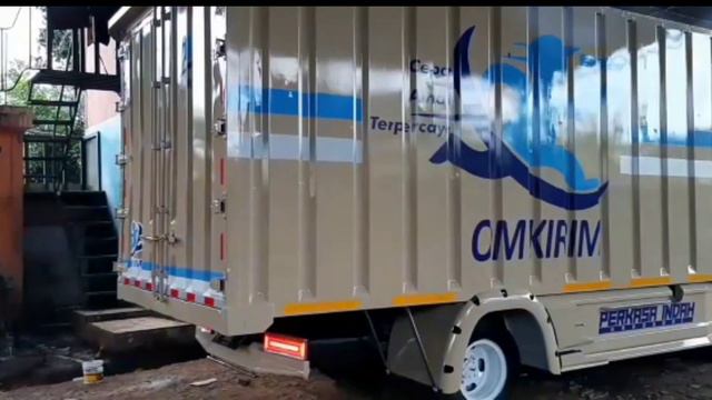 MODIFIKASI TRUK PAKET KILAT MITSUBISHI 135 PS MBOISS// By PERKASA INDAH KAROSERI смотреть онлайн