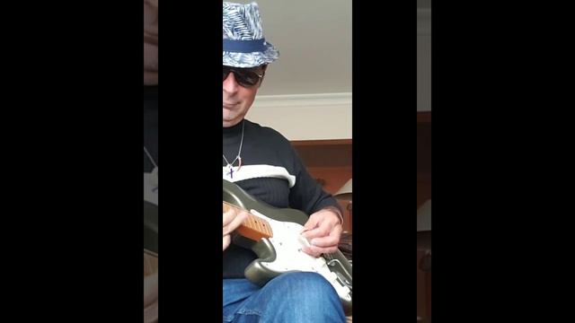 Fender stratocaster clapton model 1984 with lace sensor improvisation смотреть онлайн