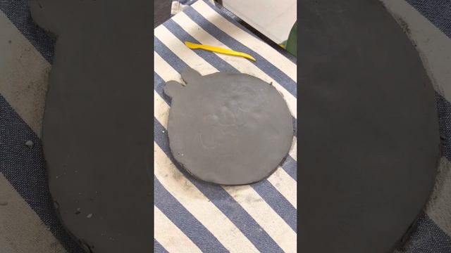 Посетили мастер класс по изготовления тарелочки из глины. Март 2023 смотреть онлайн