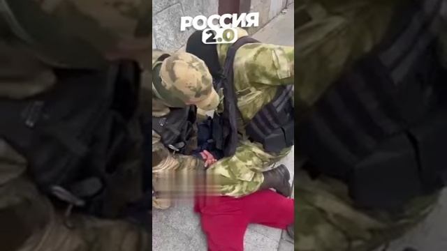 В Крыму задержан дебошир, оскорблявший Путина и избивший отца участника СВО