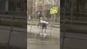 Видишь человека который упал? - нет ?????