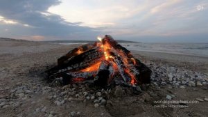 FIREPLACE 4K | Костер на пляже, расслабляющие звуки морских волн и потрескивание огня | #185 / 0+