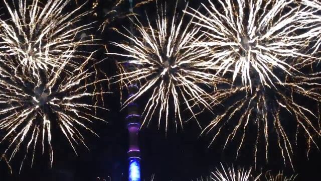 Фейерверк на Останкинской башне "Круг Света 2014". Салют Moscow Light festival смотреть онлайн