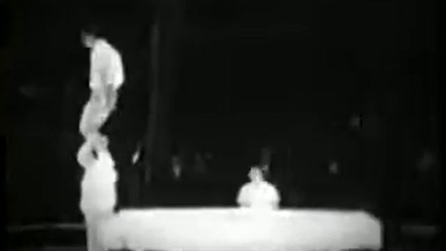 Хоменко 1966. Акробаты на батуте. Khomenko 1966. Acrobats on a trampoline. смотреть онлайн