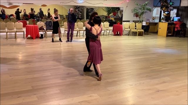 Argentine Tango: Ocho Cortado-Ganchos-Leg wrap-Bicicleta-extreme lean www.tangonation.com 1/8/2023 смотреть онлайн