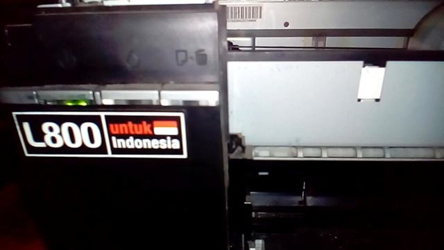 Cek dan bersihkan hasil cetak Epson L800 HANYA DENGAN 2 JARI смотреть онлайн
