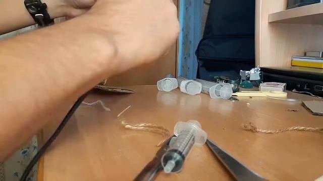 Сделал грузовик из КАРТОНА с настоящим гидравлическим МАНИПУЛЯТОРОМ