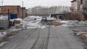 Девушка учится ездить на ВАЗ 2106. Автодром, Ачинск. Первый раз за рулем.